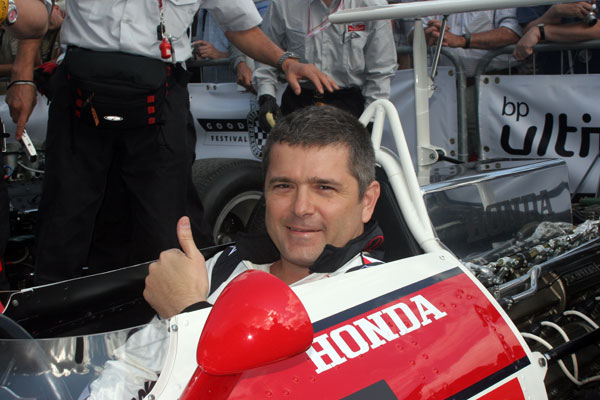 Capa: Gil de Ferran, bicampeão da Fórmula Indy, Morre aos 56 anos