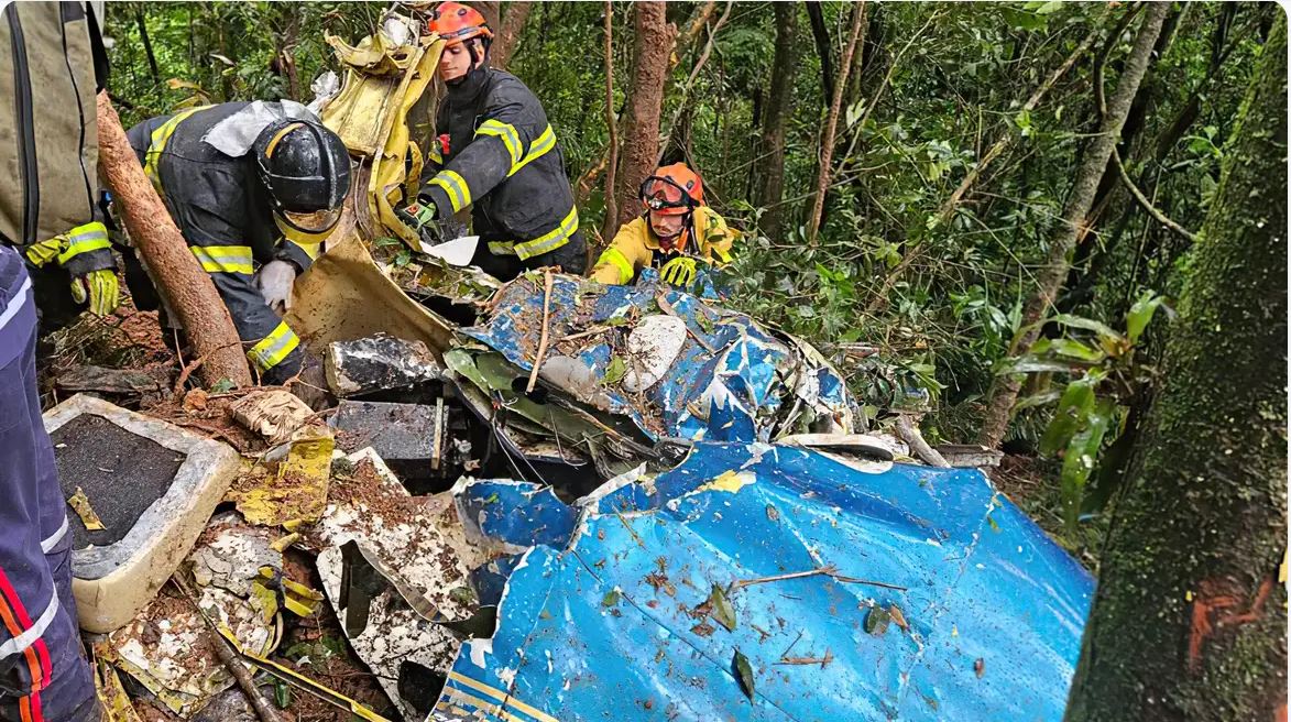 Capa: Avião com duas pessoas a bordo cai na região do ABC Paulista