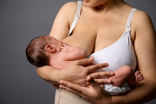Capa: Ministério da Saúde transforma mãe em “pessoa que pariu” em publicação sobre pós-parto