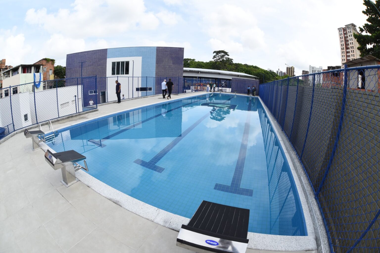 Capa: Prefeitura de Salvador entrega 1ª escola municipal com piscina semiolímpica