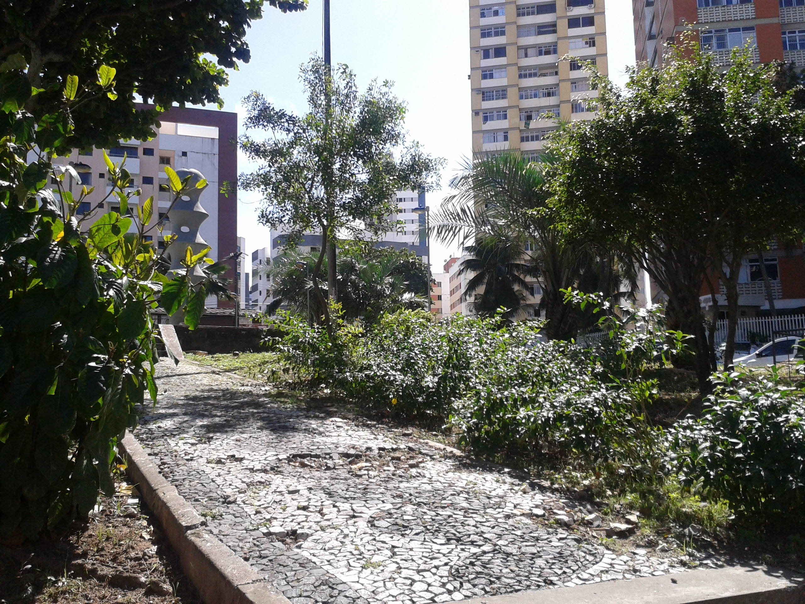 Capa: Praça do Parque Júlio César será reformada após décadas de abandono