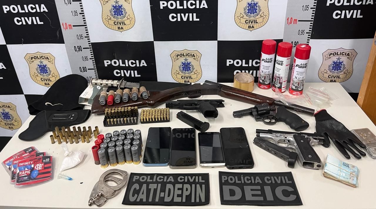 Capa: Investigado por 10 homicídios em Feira de Santana é preso com armas e munições
