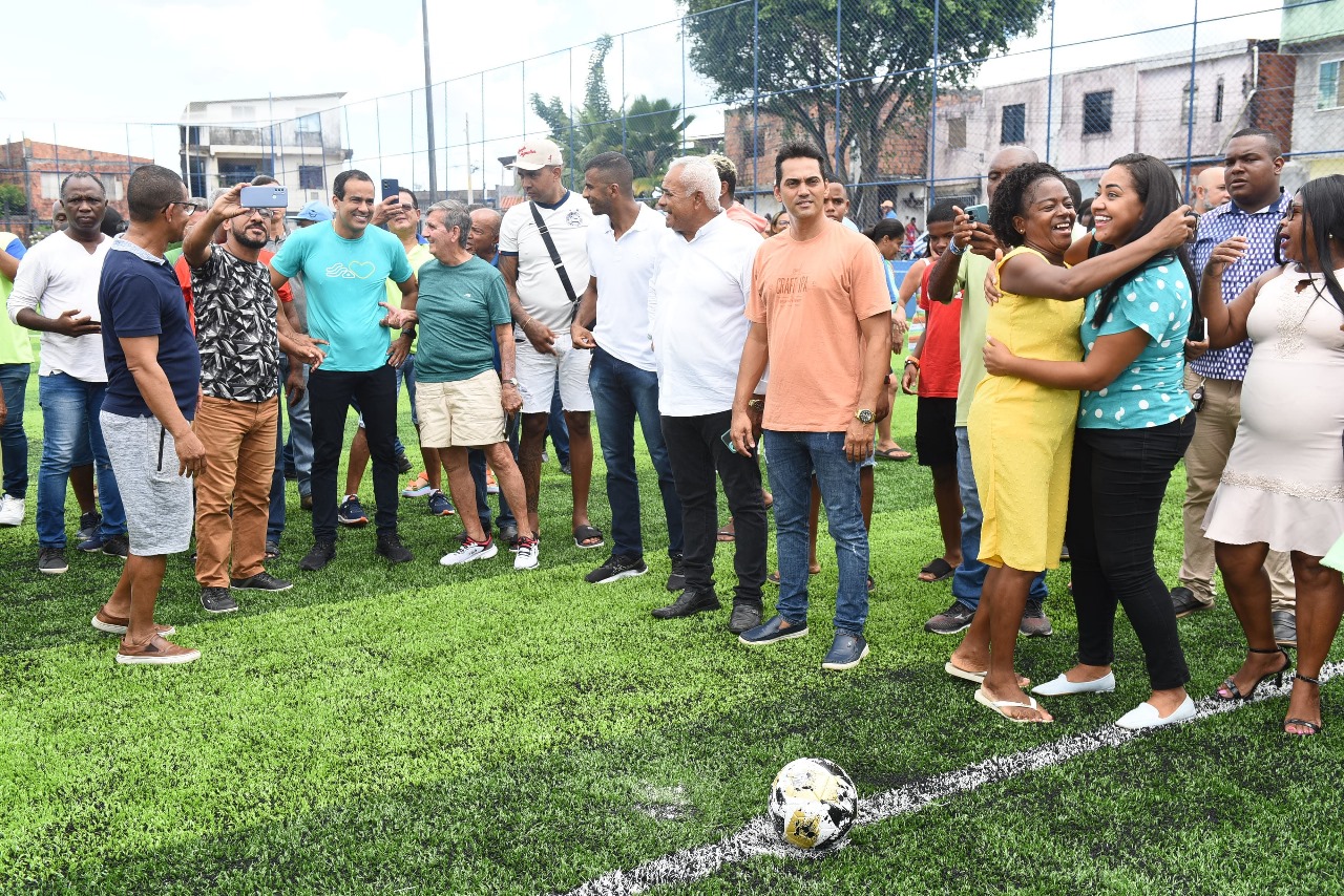 Capa: Prefeitura de Salvador inaugura campo com grama sintética no Rio Sena; são 36 desde 2021