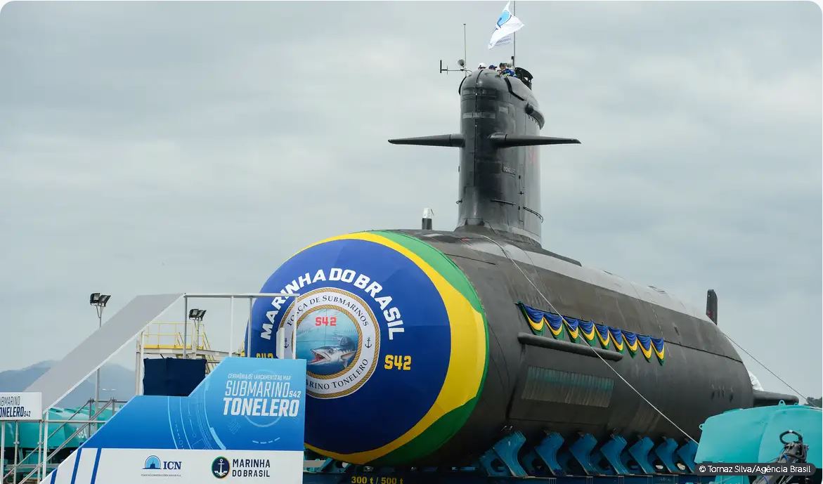 Capa: Lula e Macron lançam 3º submarino da parceria entre Brasil e França