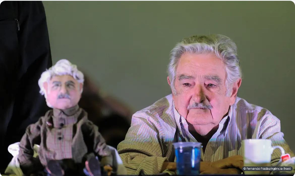 Capa: Pepe Mujica anuncia que está com câncer no esôfago