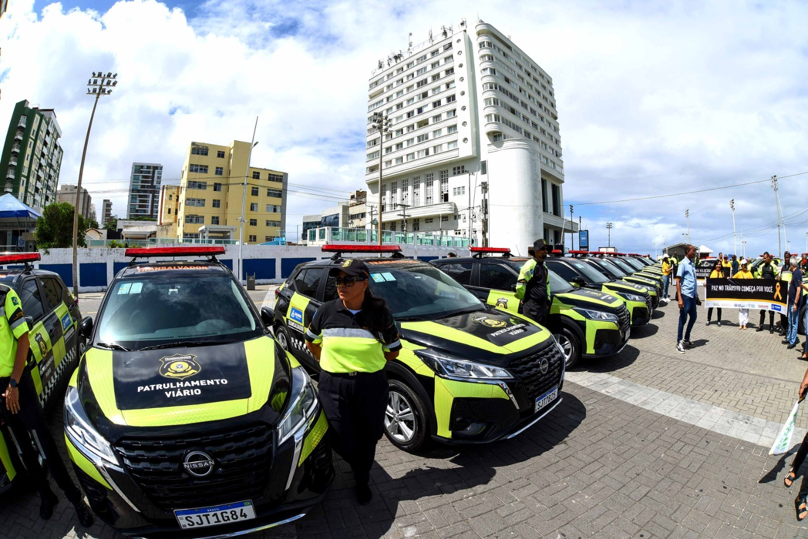 Capa: Prefeitura de Salvador lança campanha Maio Amarelo e entrega 89 novos veículos à Transalvador, Semob e Guarda