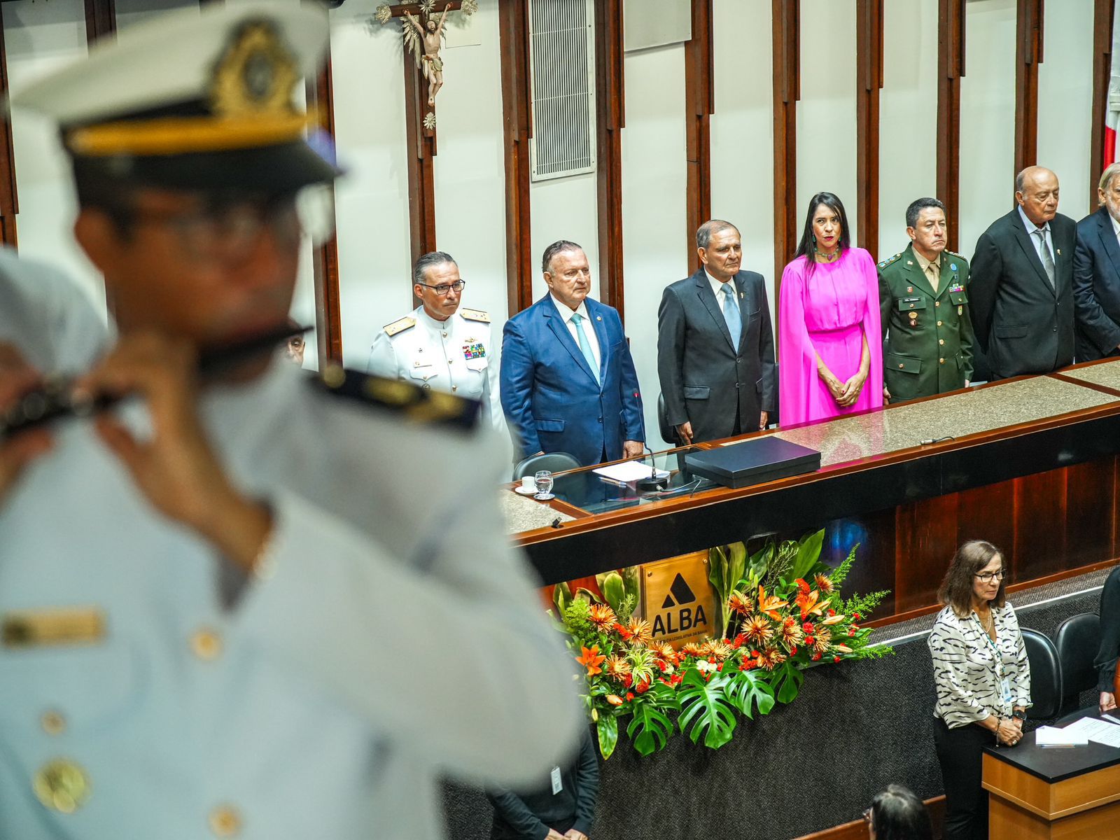 Capa: Alba concede título de Cidadão Baiano a comandante do 2º Distrito Naval