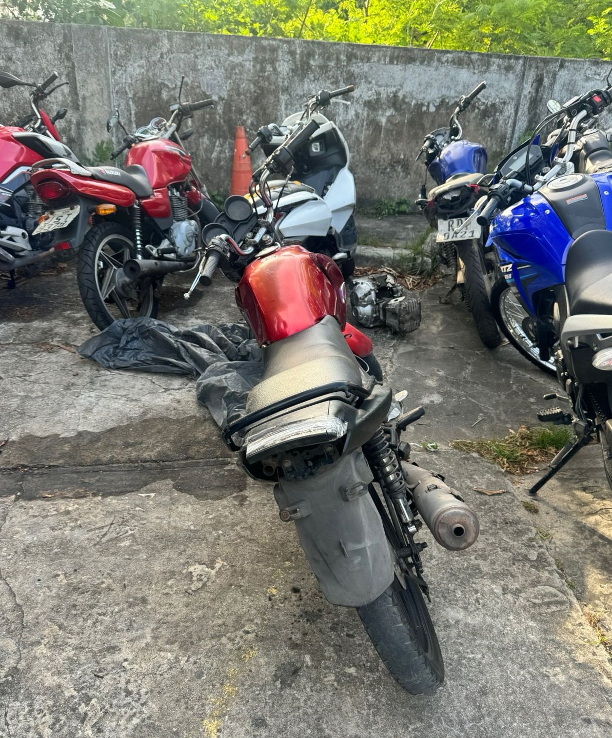 Capa: Desmanche de veículos é desarticulado pela PM em Pernambués