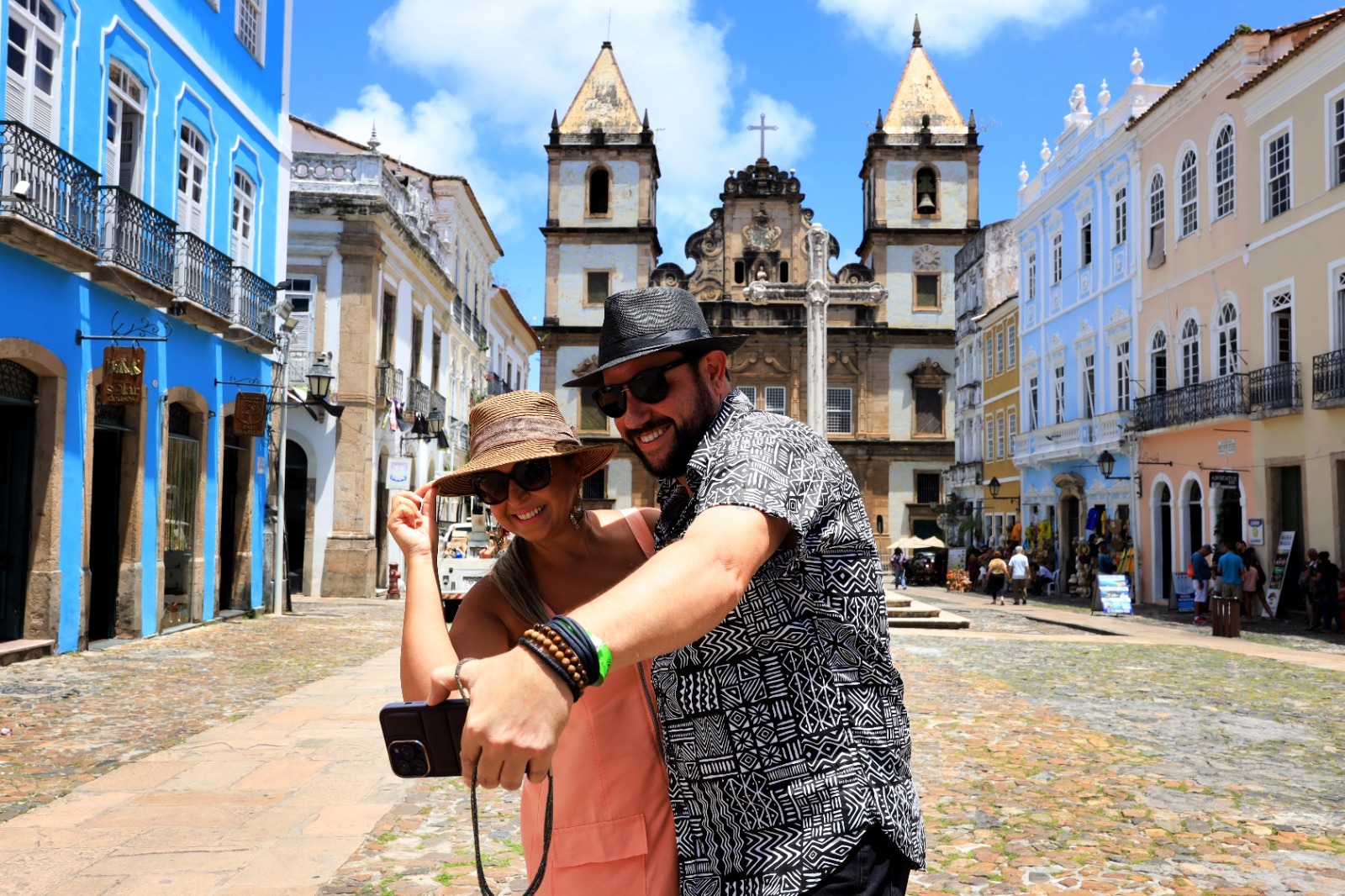Capa: Carnaval da Bahia 2025 celebra 40 anos de Axé Music; festa atrai novo recorde de turistas