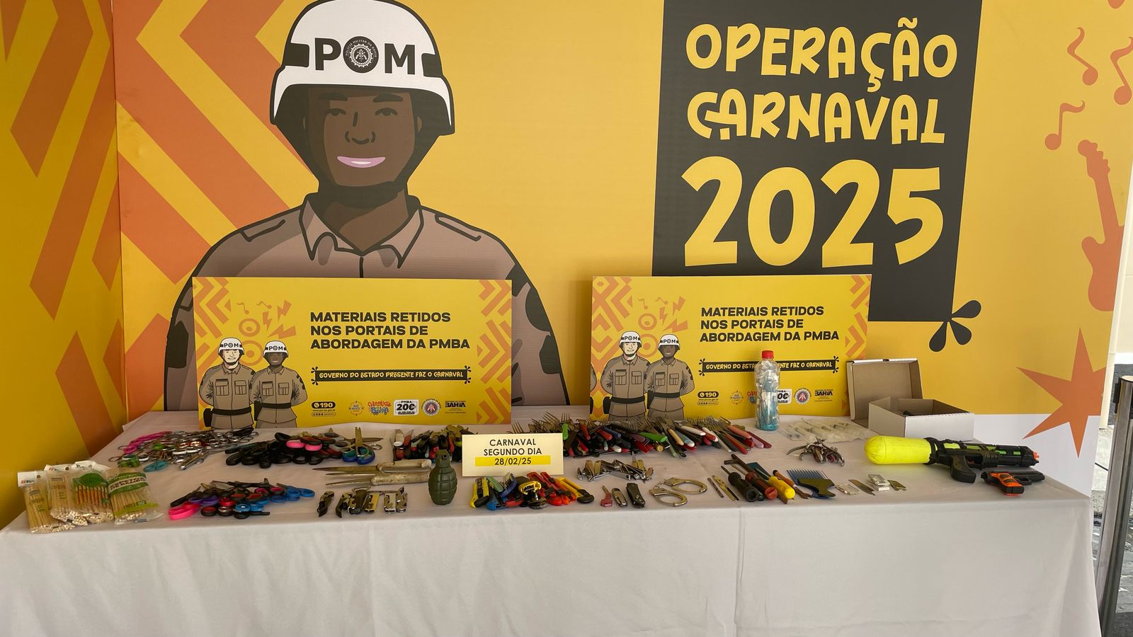 Capa: PM impede entrada de 794 objetos proibidos no 2º dia do Carnaval de Salvador