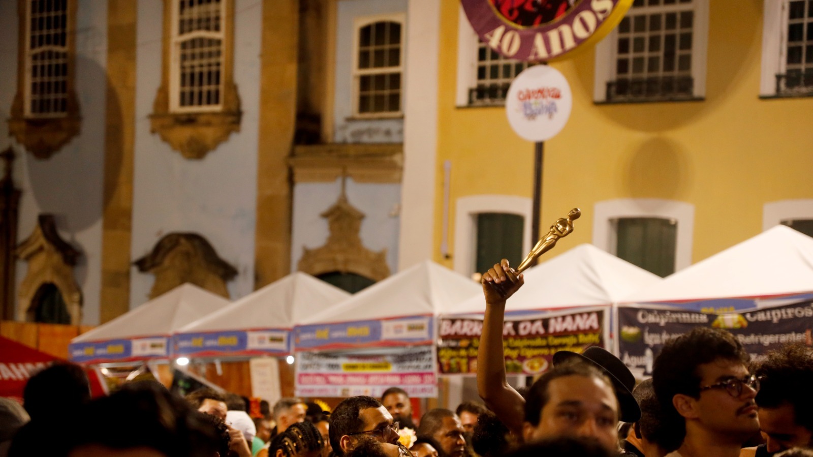 Capa: Pelourinho pausa Carnaval para assistir premiação de “Ainda Estou Aqui” no Oscar 2025