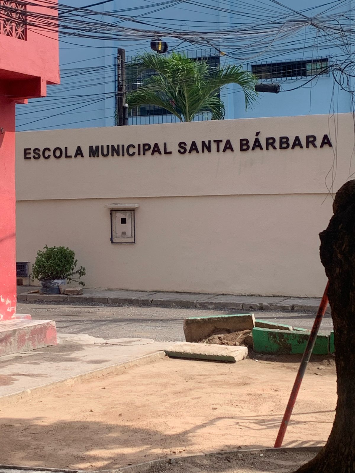 Capa: Escola municipal na Cidade Baixa amplia capacidade de alunos, ganha salas climatizadas e quadra poliesportiva