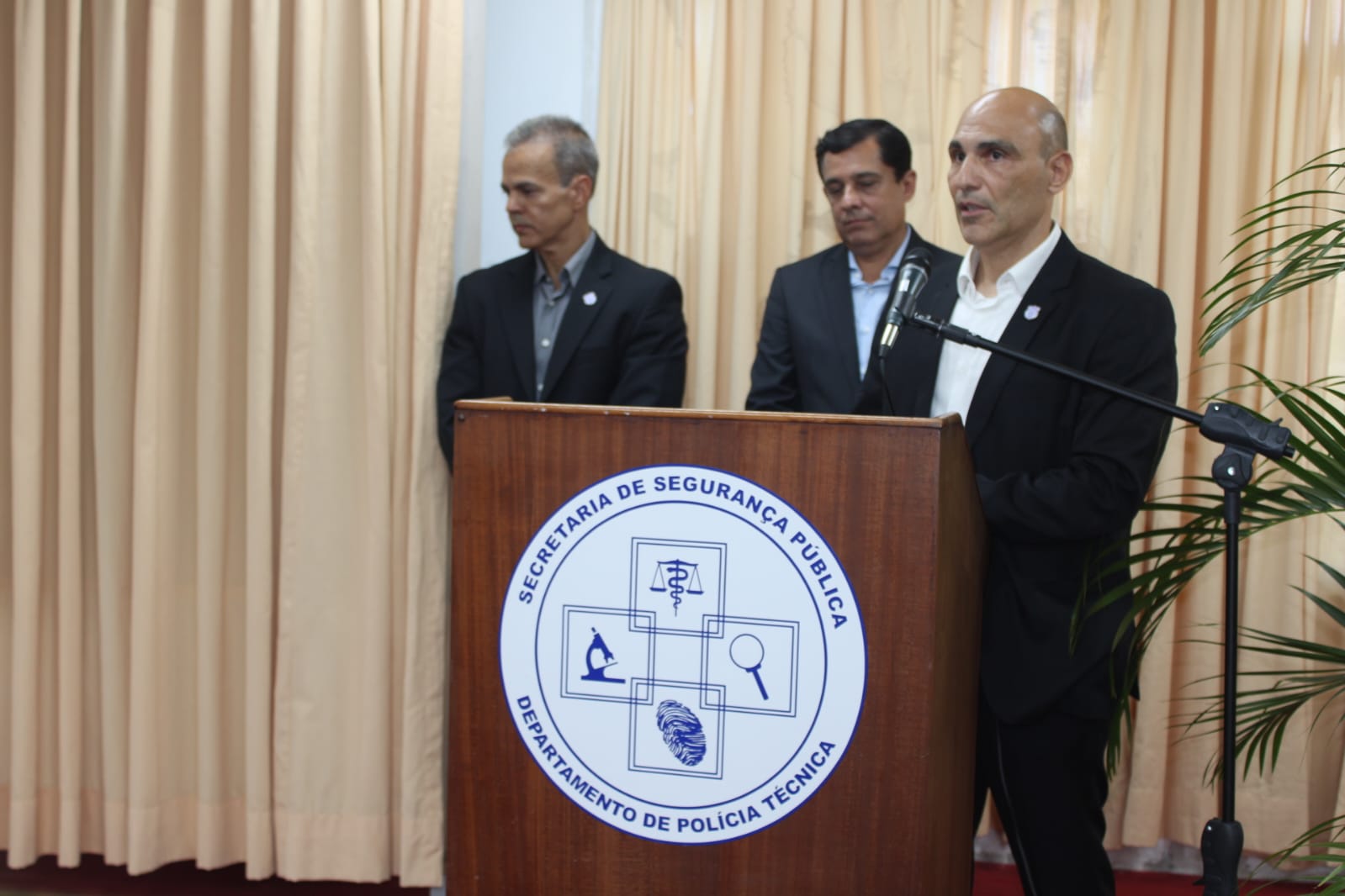 Capa: Novo diretor-geral da Polícia Técnica assume cargo