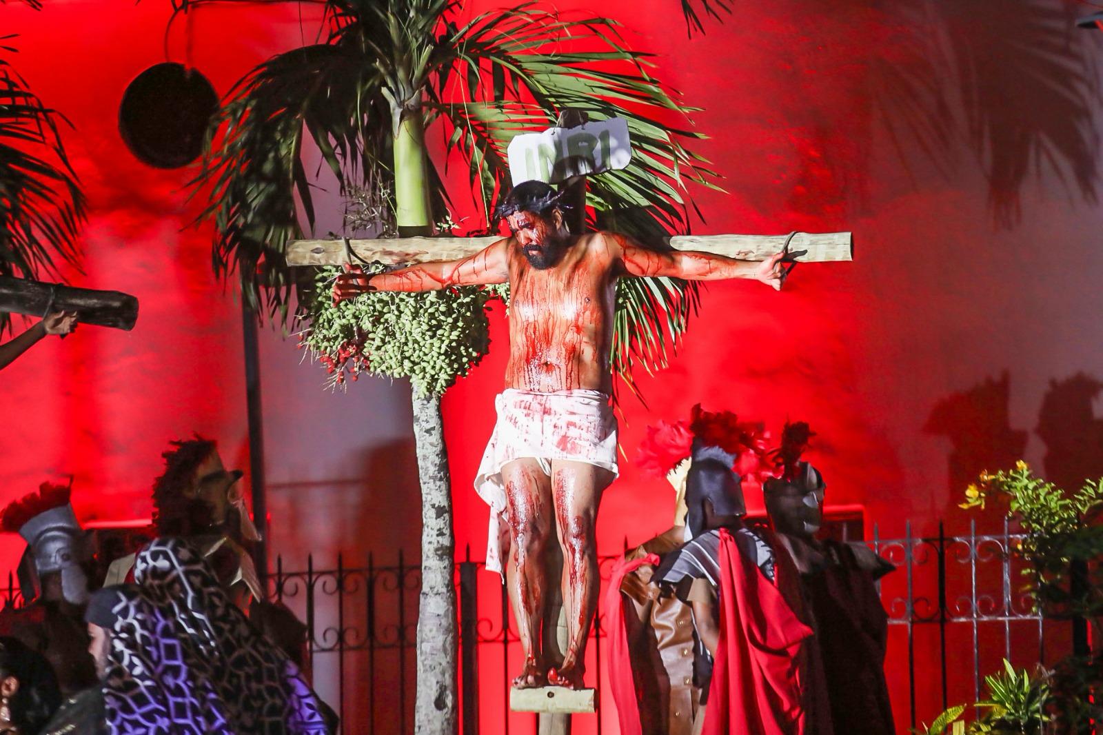 Capa: Paixão de Cristo da Bahia celebra 25 anos com espetáculo religioso em Lauro de Freitas