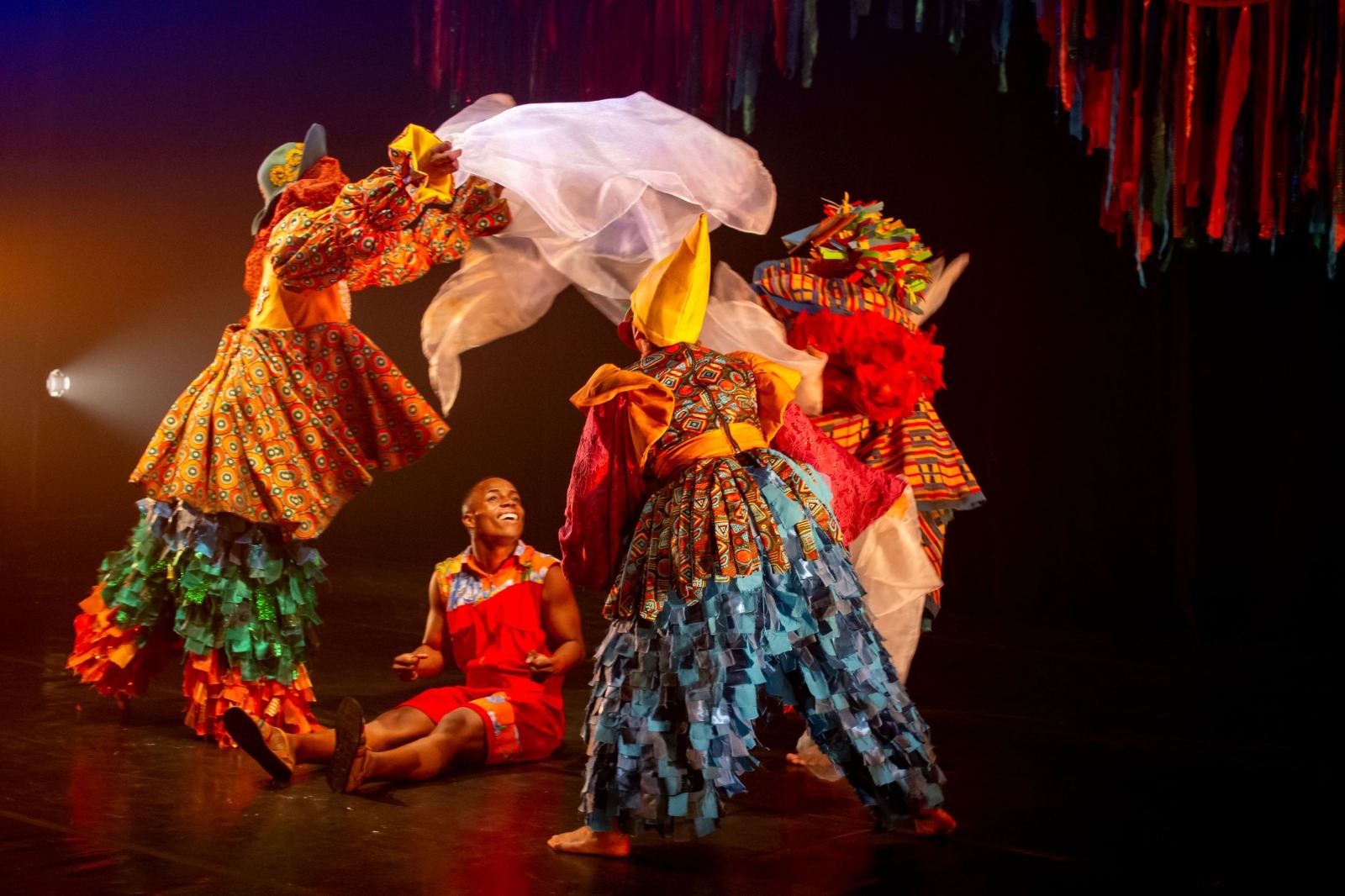 Capa: “Infinito” é atração da Mostra Prêmio Bahia Aplaude no Teatro Sesi Casa Branca neste sábado