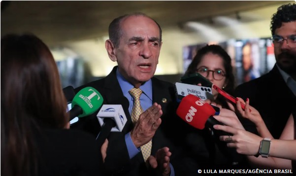Capa: CCJ do Senado aprova fim da reeleição para cargos do Executivo