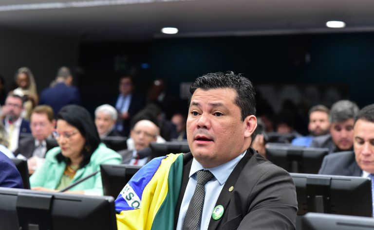 Capa: Conselho de Ética da Câmara aprova suspensão do deputado Gilvan da Federal por três meses