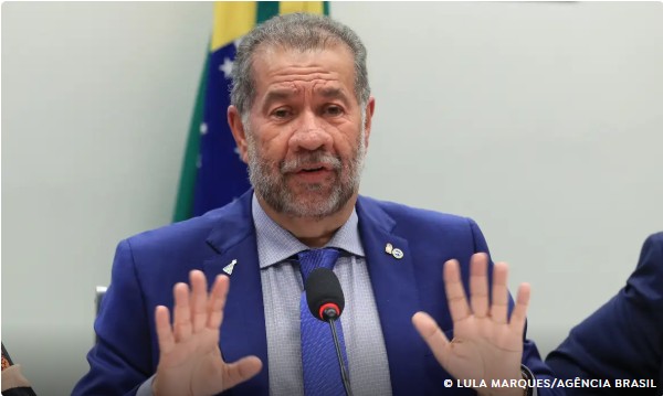 Capa: Carlos Lupi pede pra sair do Ministério da Previdência Social