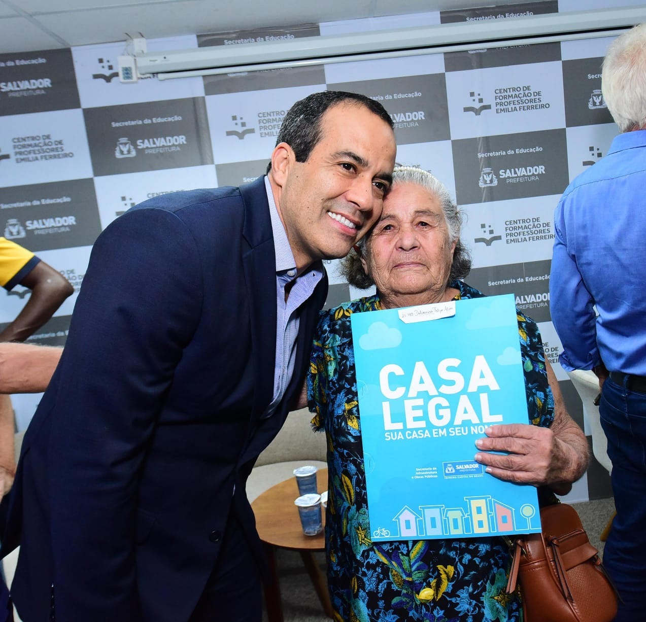 Capa: Prefeitura de Salvador entrega mais de 2,2 mil títulos de propriedade pelo programa Casa Legal