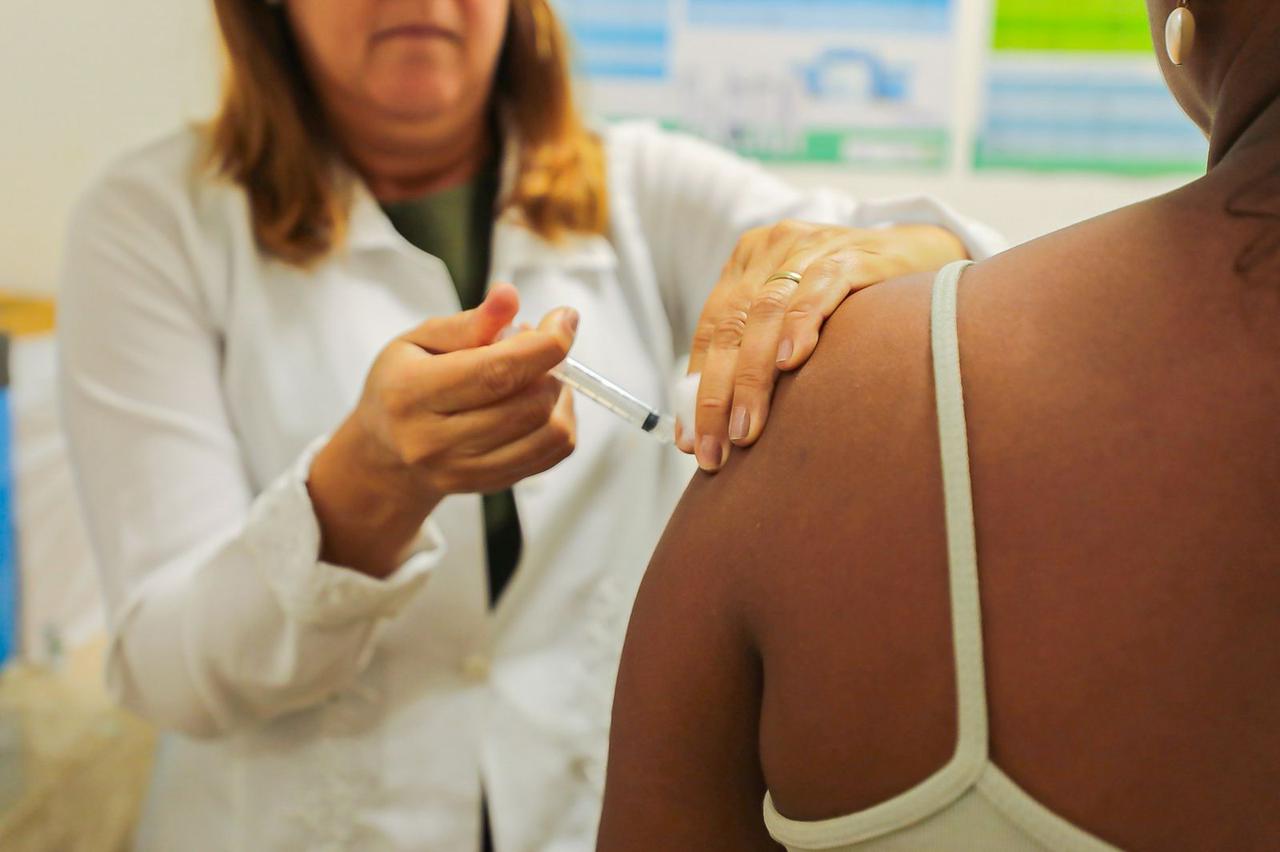 Capa: Prefeitura de Lauro de Freitas lança estratégia de vacinação itinerante contra gripe