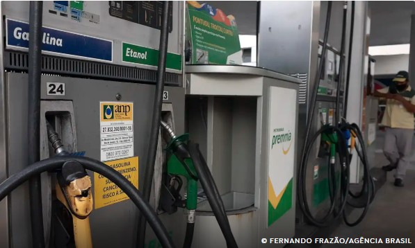 Capa: Petrobras reduz preço da gasolina tipo A nas distribuidoras