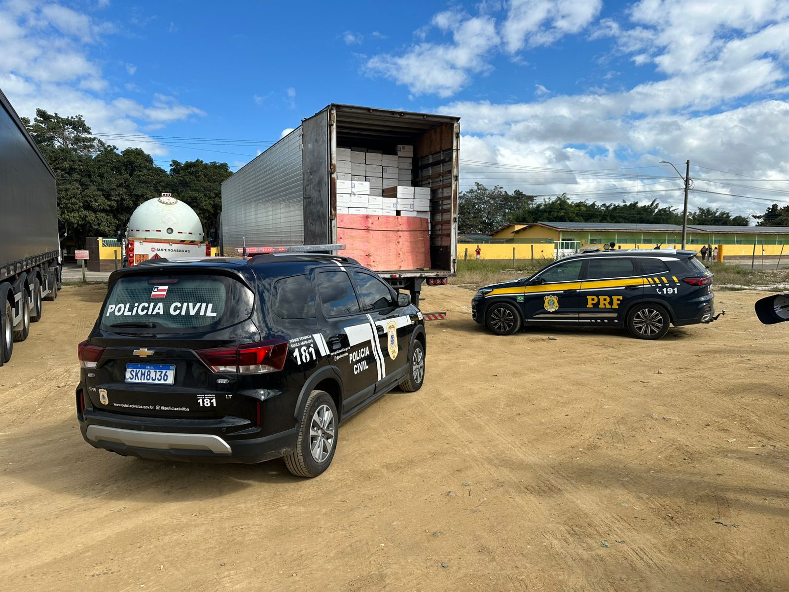 Capa: Polícia Civil e PRF recuperam carga roubada avaliada em R$ 600 mil em Vitória da Conquista