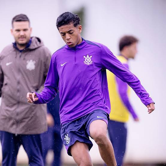 Capa: Corinthians acusa Bahia de “oportunismo” e “aliciamento” por transação que tirou joia da base