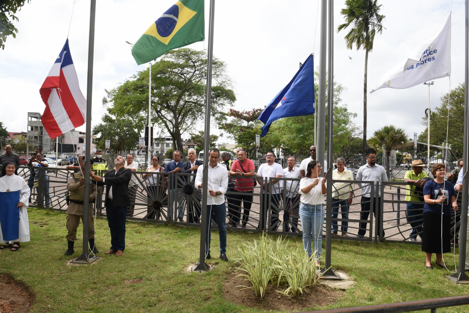 Capa: Festa de Santa Dulce dos Pobres é aberta com missa solene, entrega de praça e anúncio de novo memorial