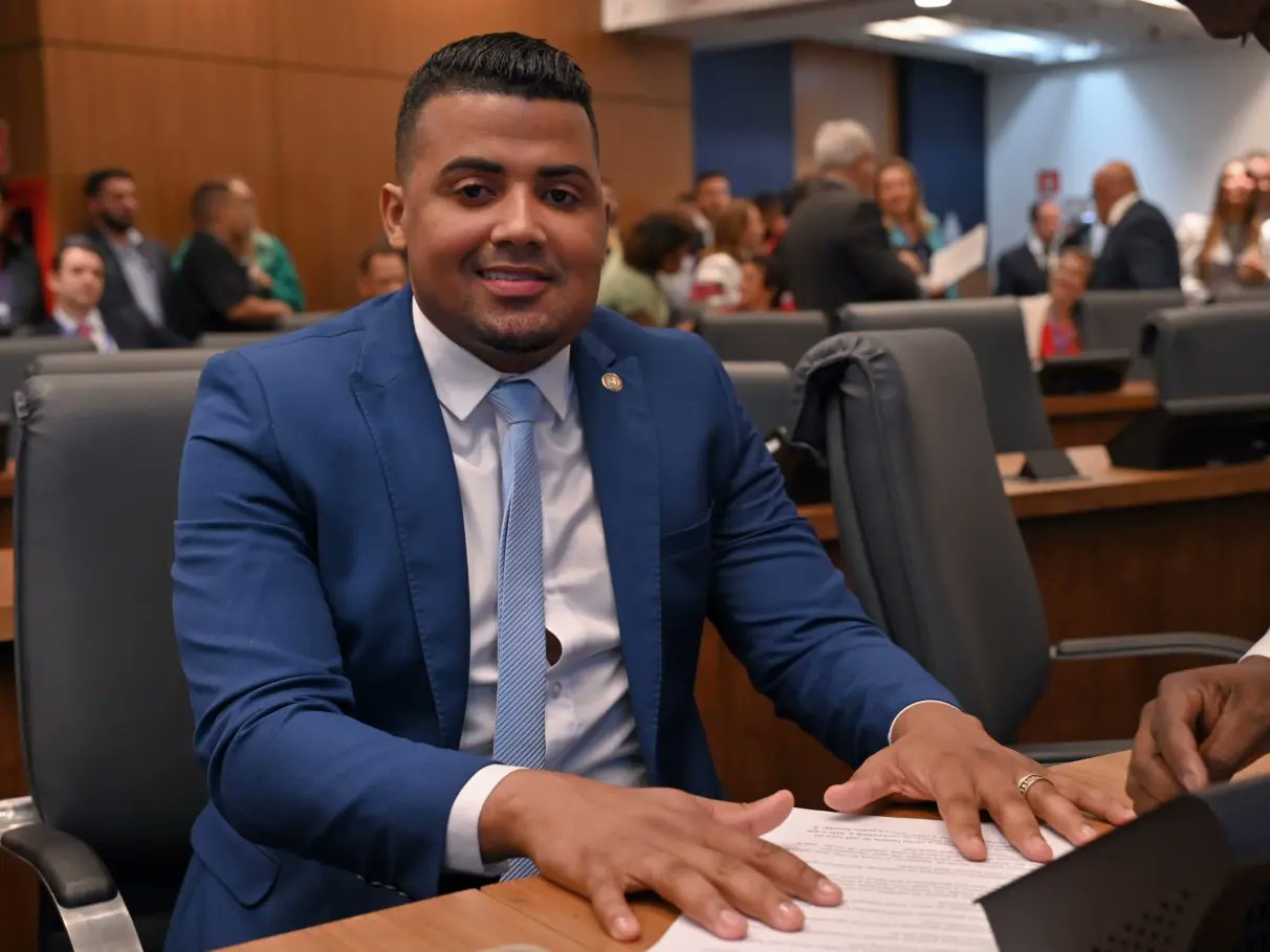 Capa: Deputado estadual é preso por intermediar armas para facção no Rio