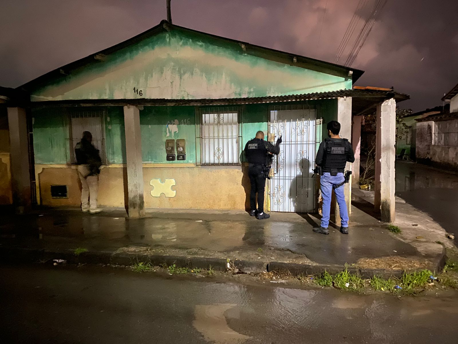 Capa: Homem é morto em Eunápolis após mulher dizer a traficantes que sua filha foi abusada