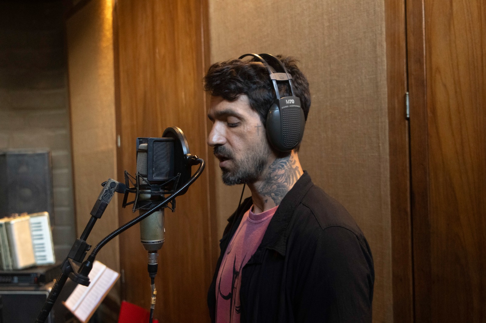 Capa: Pedro Pondé lança “Cê Mexeu Comigo” nas rádios e plataformas digitais