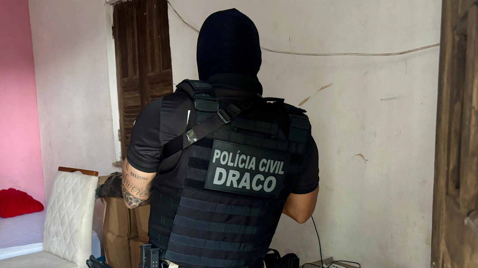 Capa: Operação prende vereador, apreende armas, veículos e dinheiro em Santo Estevão