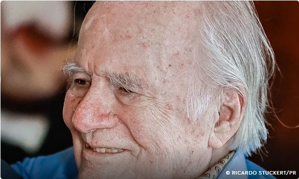 Capa: Morre Mino Carta, fundador das revistas Veja e Carta Capital