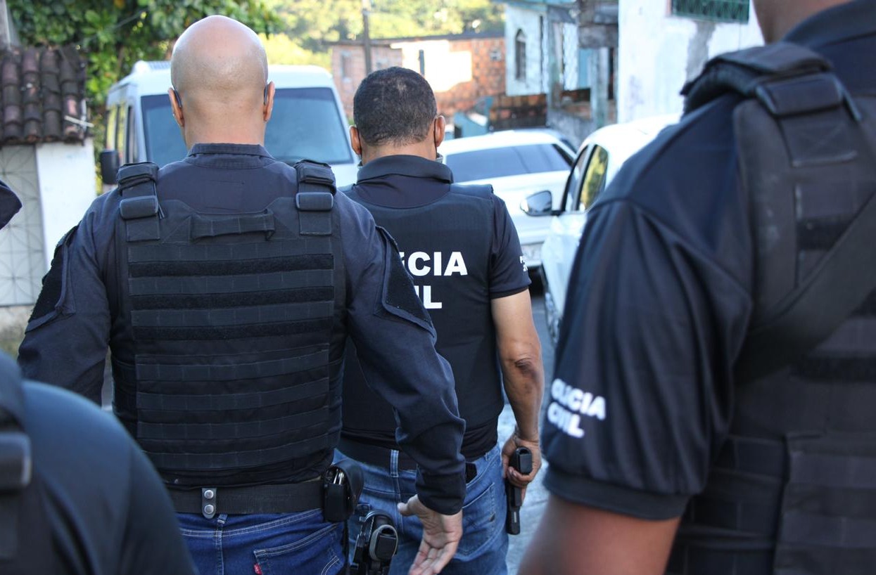 Capa: Homem é preso como suspeito por homicídio em São Felipe