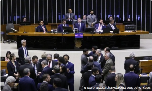 Capa: Bancada do PT vota integralmente contra o PL Antifacção