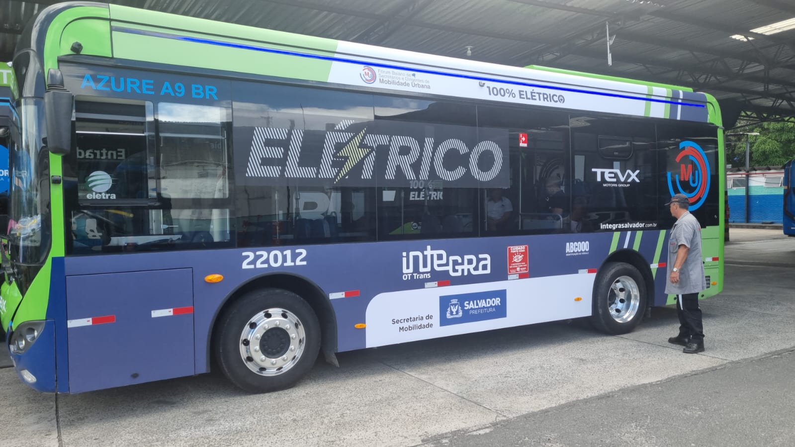 Capa: Semob testa ônibus elétrico em linha experimental no Centro Histórico de Salvador