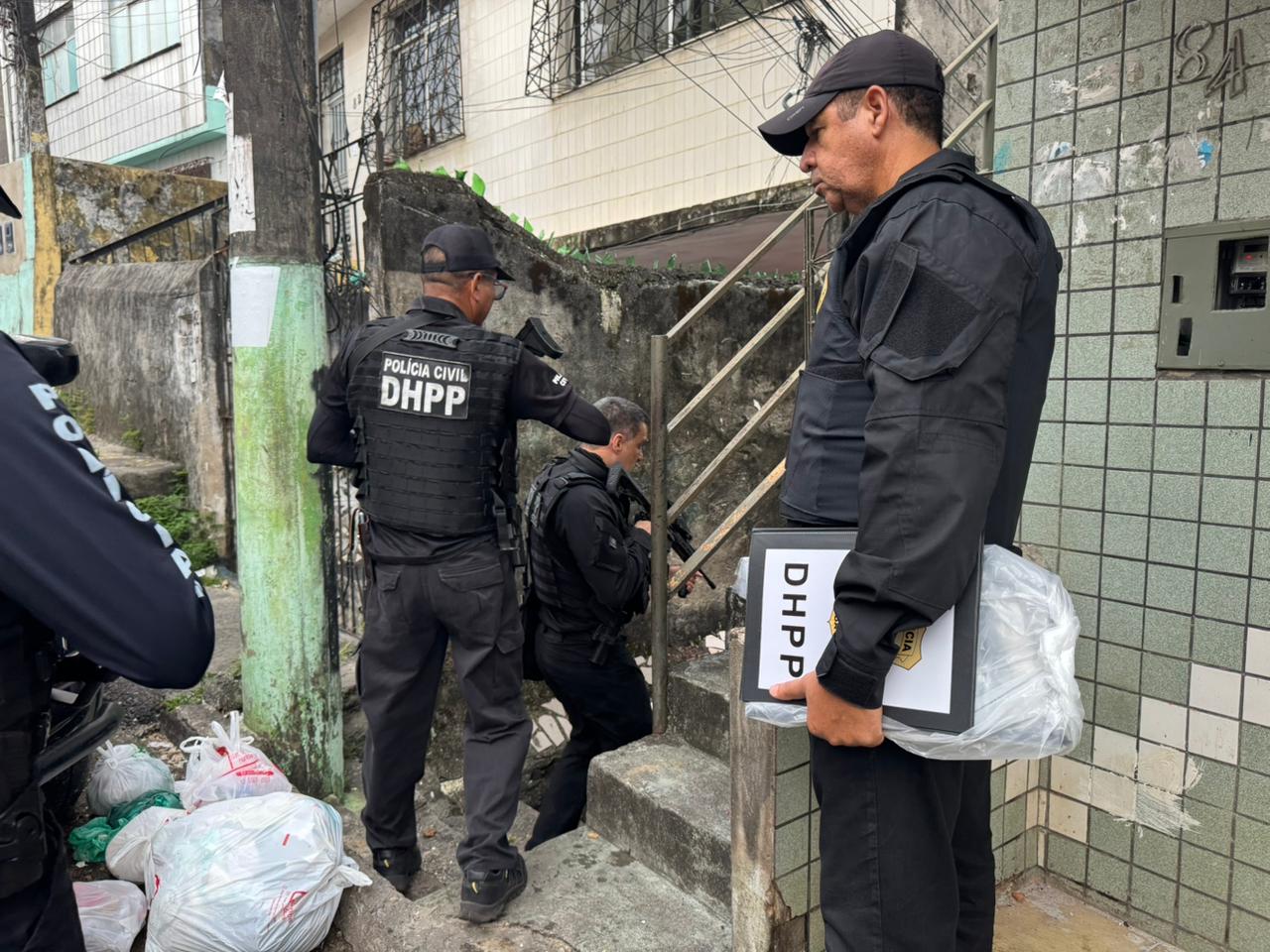 Capa: Operação Freedom prende 31 membros de facção criminosa do Rio que atua na Bahia e Ceará