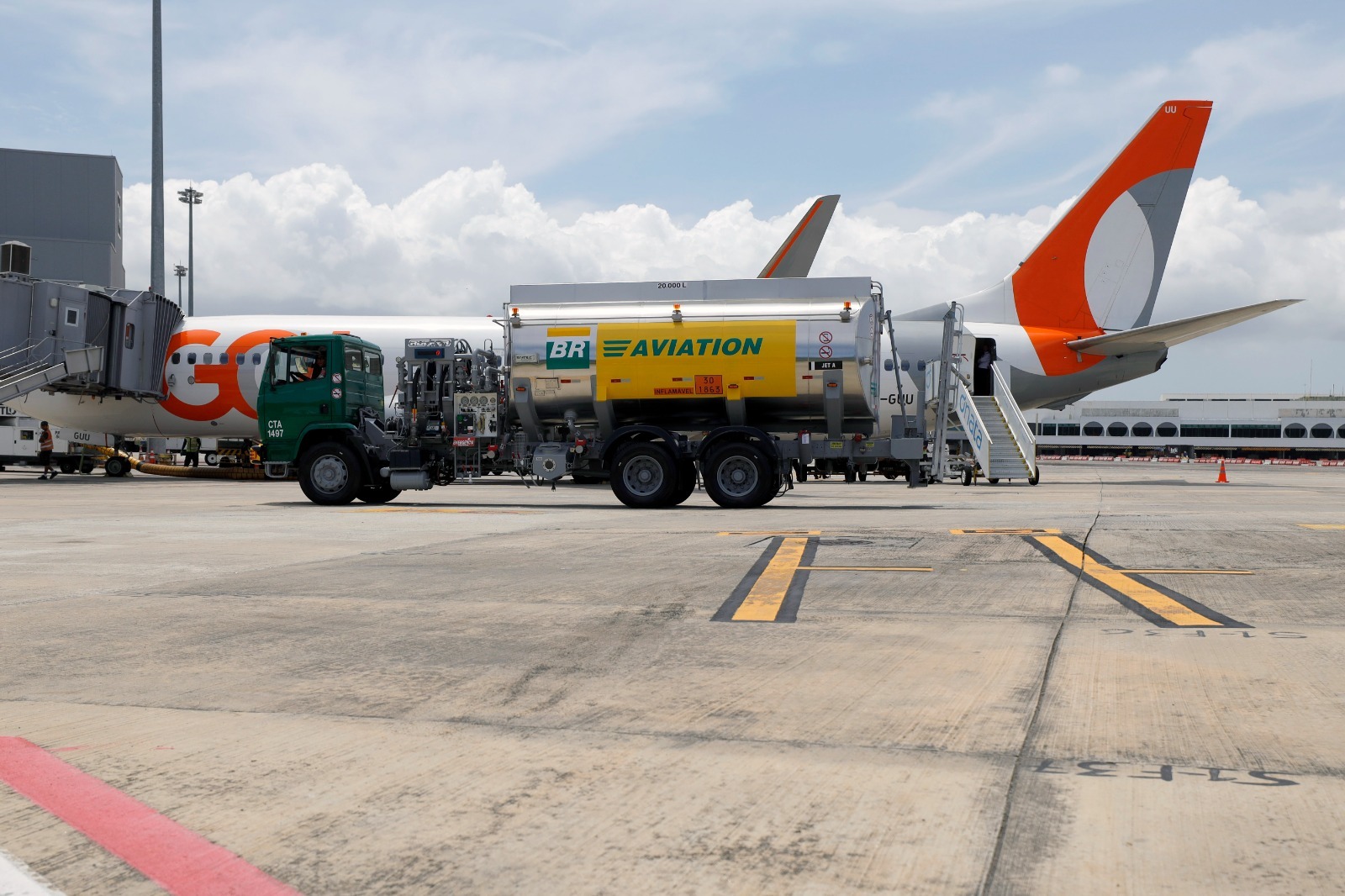 Capa: Bahia lança primeira operação regular de voos abastecidos com combustível sustentável na América Latina