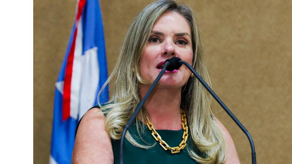 Capa: Presidente da Alba está internada na UTI para tratar inflamação no intestino