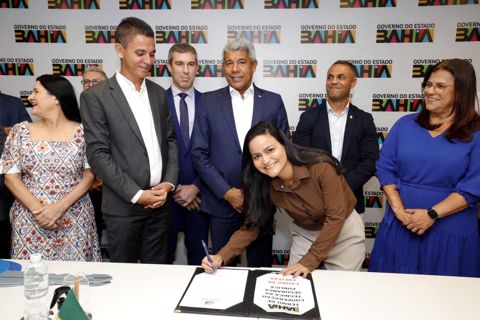 Capa: Governador da Bahia e prefeita de Lauro de Freitas discutem ações e projetos para a cidade durante reunião em Salvador