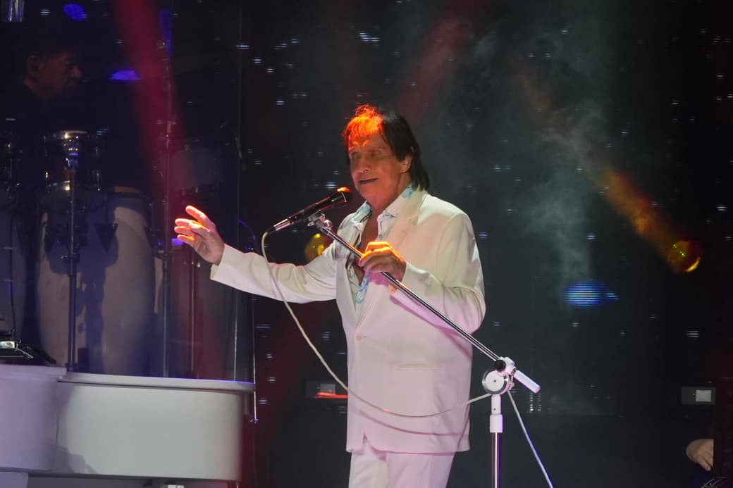 Capa: Roberto Carlos emociona público e encerra programação do Natal Salvador com apresentação histórica