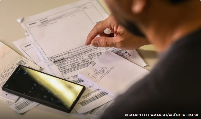 Capa: Salário mínimo de R$ 1.621 começa a valer nesta quinta-feira