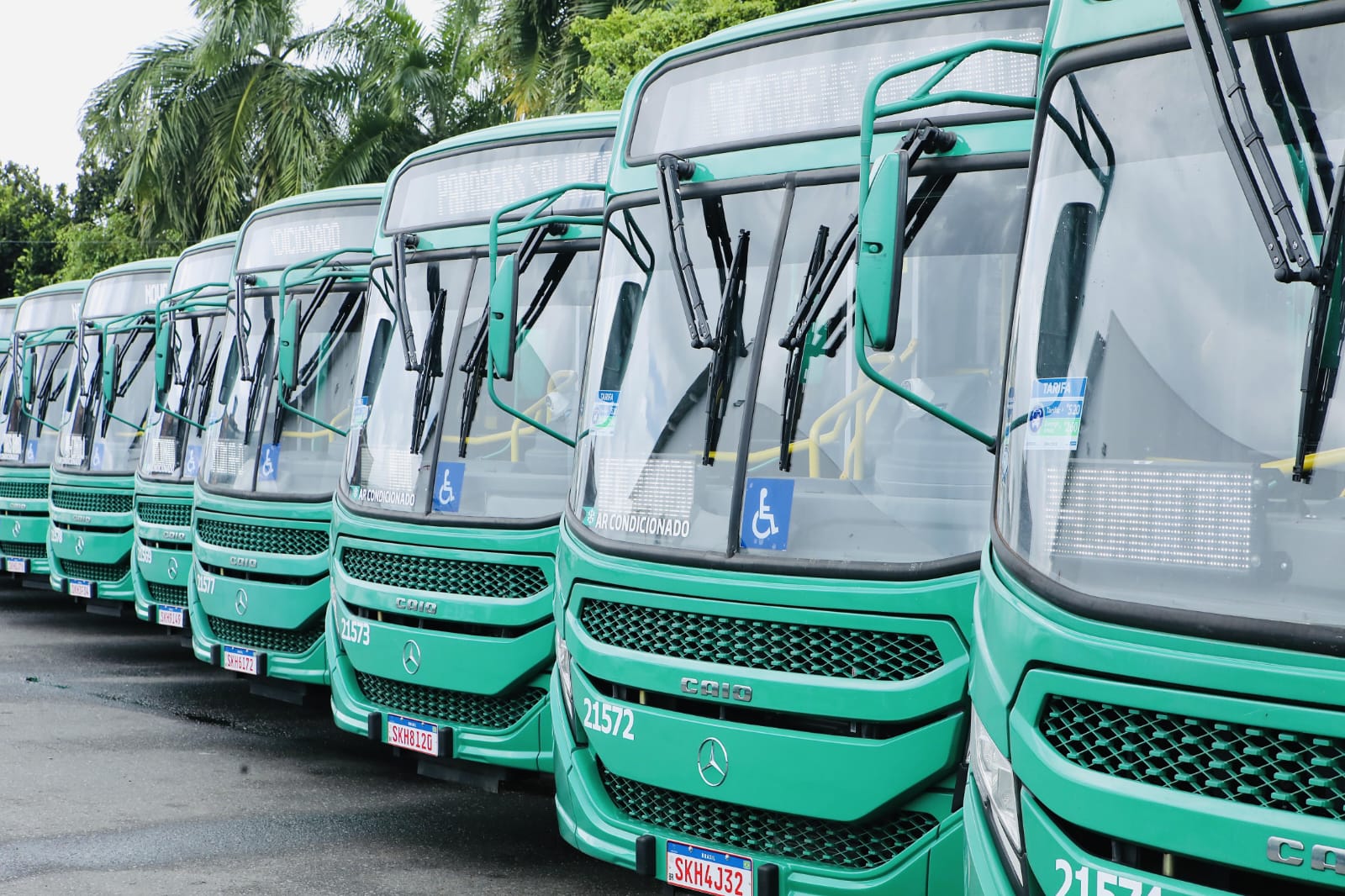 Capa: Prefeitura de Salvador firma contrato para compra de 300 novos ônibus; medida é a maior aquisição de veículos da cidade