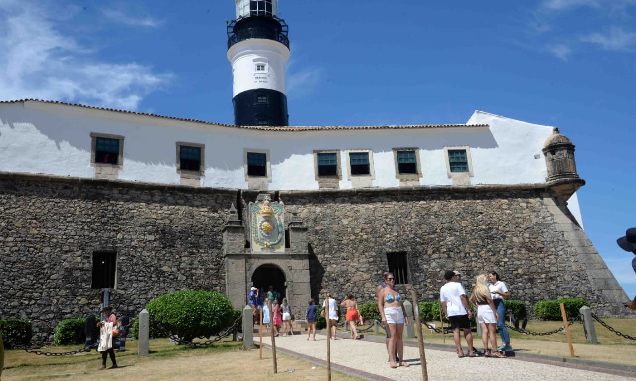 Capa: Salvador espera receber 3,6 milhões de turistas neste verão