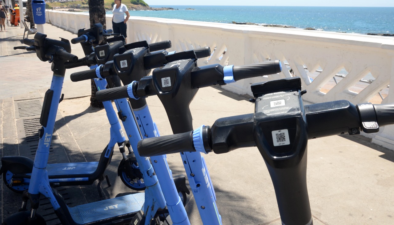 Capa: Patinetes elétricos completam um ano em Salvador com 600 mil viagens e 2 milhões de quilômetros percorridos