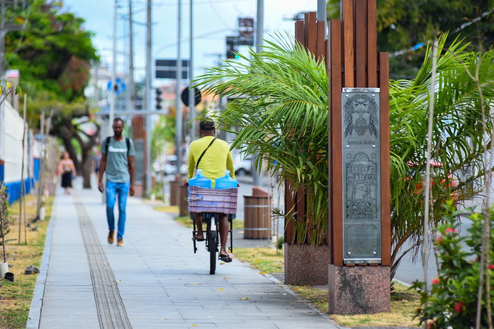 Capa: Às vésperas da Lavagem do Bonfim, obras do Caminho da Fé são restauradas após vandalismo