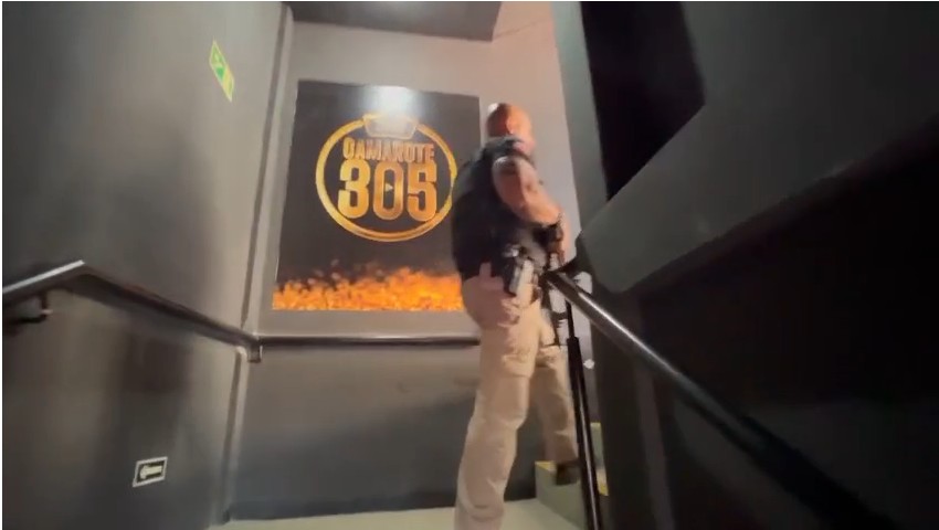 Capa: Polícia suspende atividades de camarote do Carnaval de Salvador ligado a rifas ilegais