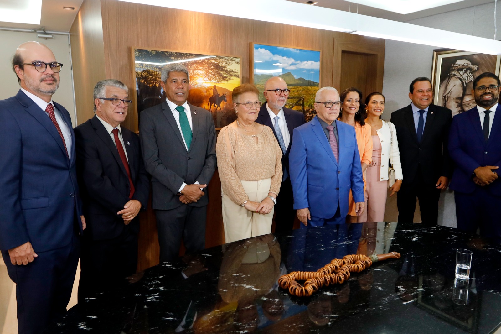 Capa: Governador Jerônimo Rodrigues prestigia posse do novo conselheiro do TCE-BA, Josias Gomes