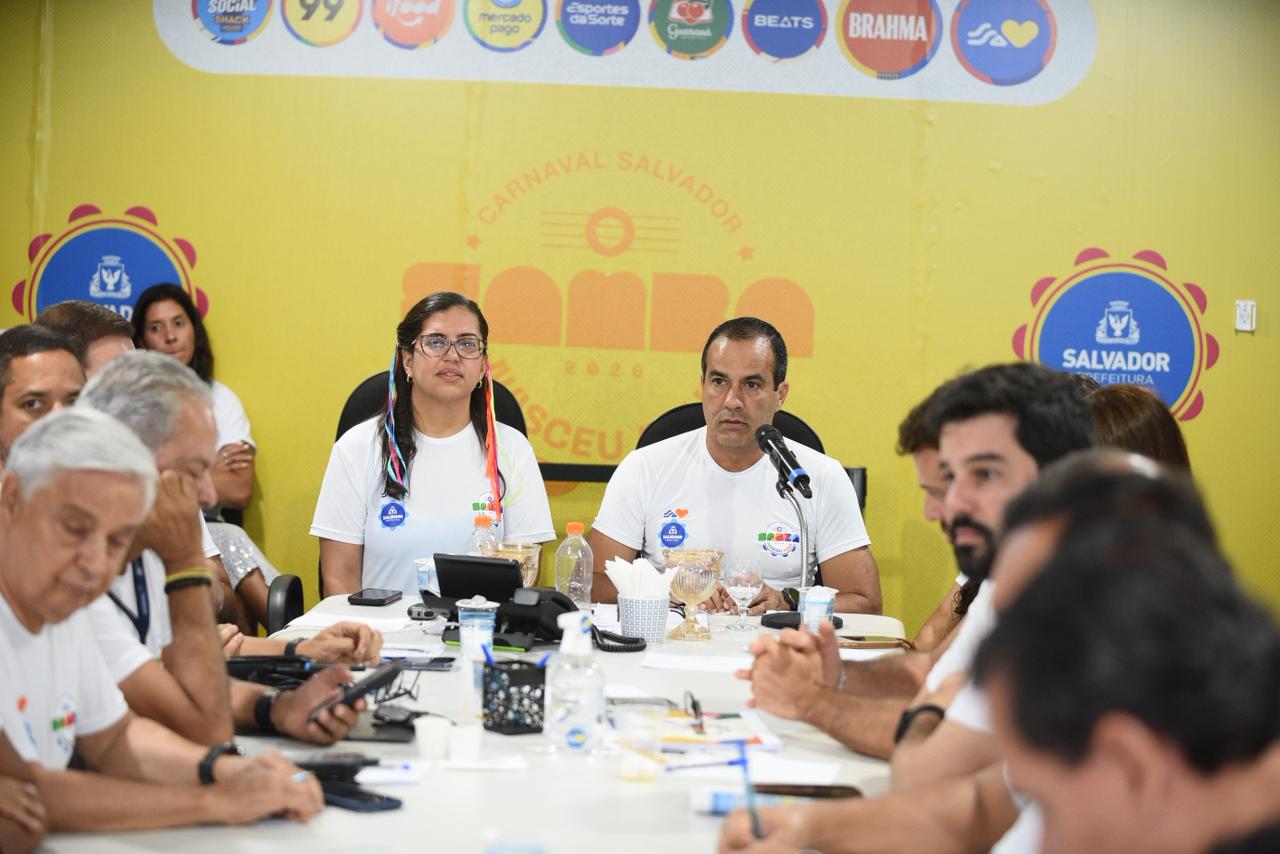 Capa: Mais de 1,2 milhão de pessoas participaram do primeiro dia de Carnaval em Salvador, afirma Bruno Reis