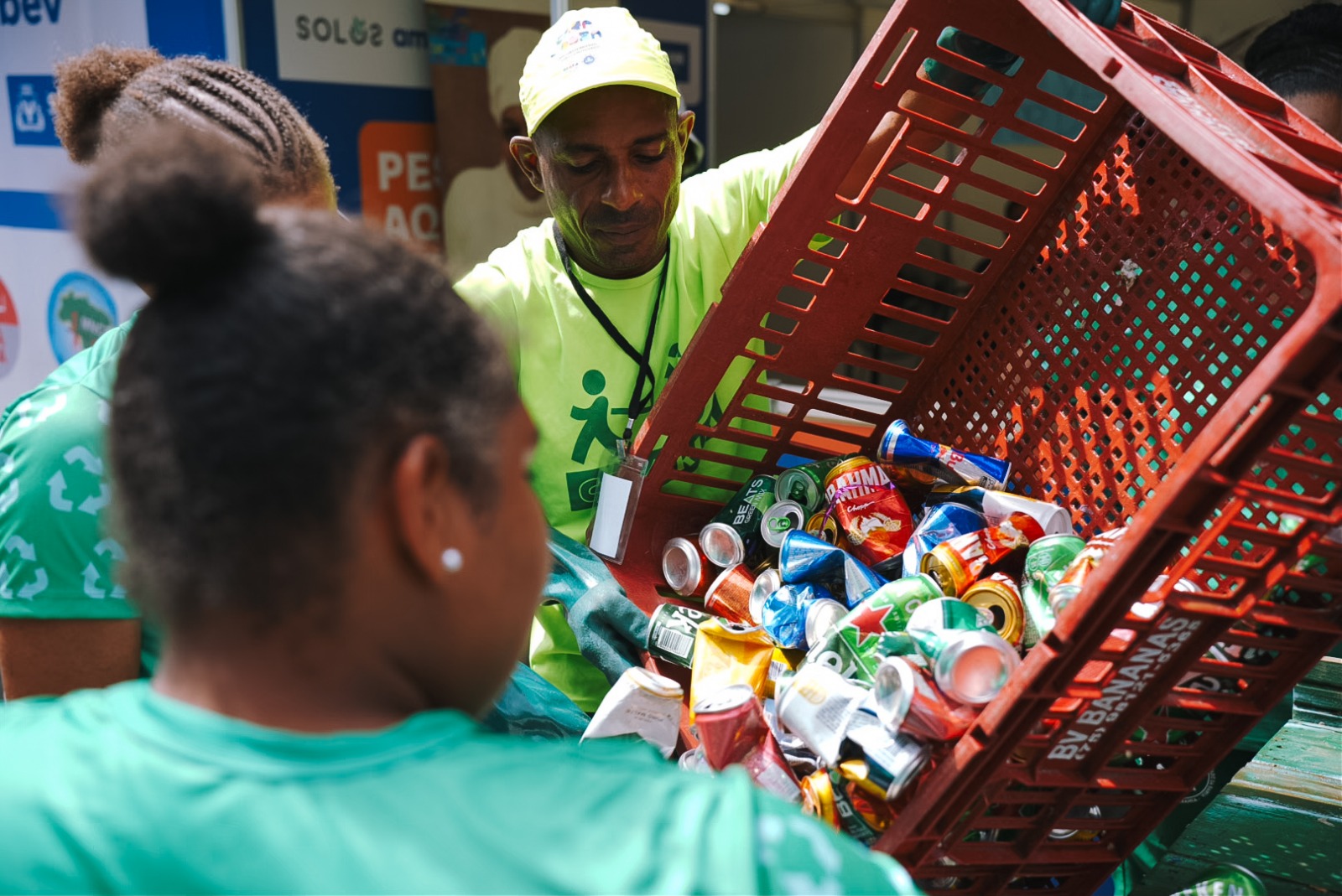 Capa: Projeto Meu Corre Decente valoriza trabalho de catadores no Carnaval da Bahia